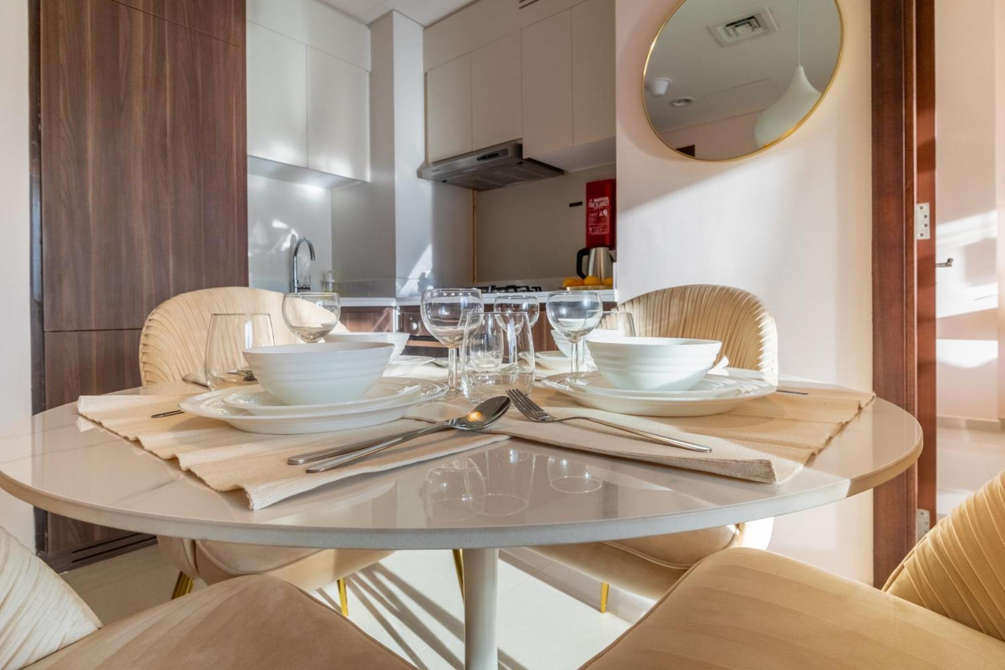 Apartment Stylish With Yacht View Close To Mall