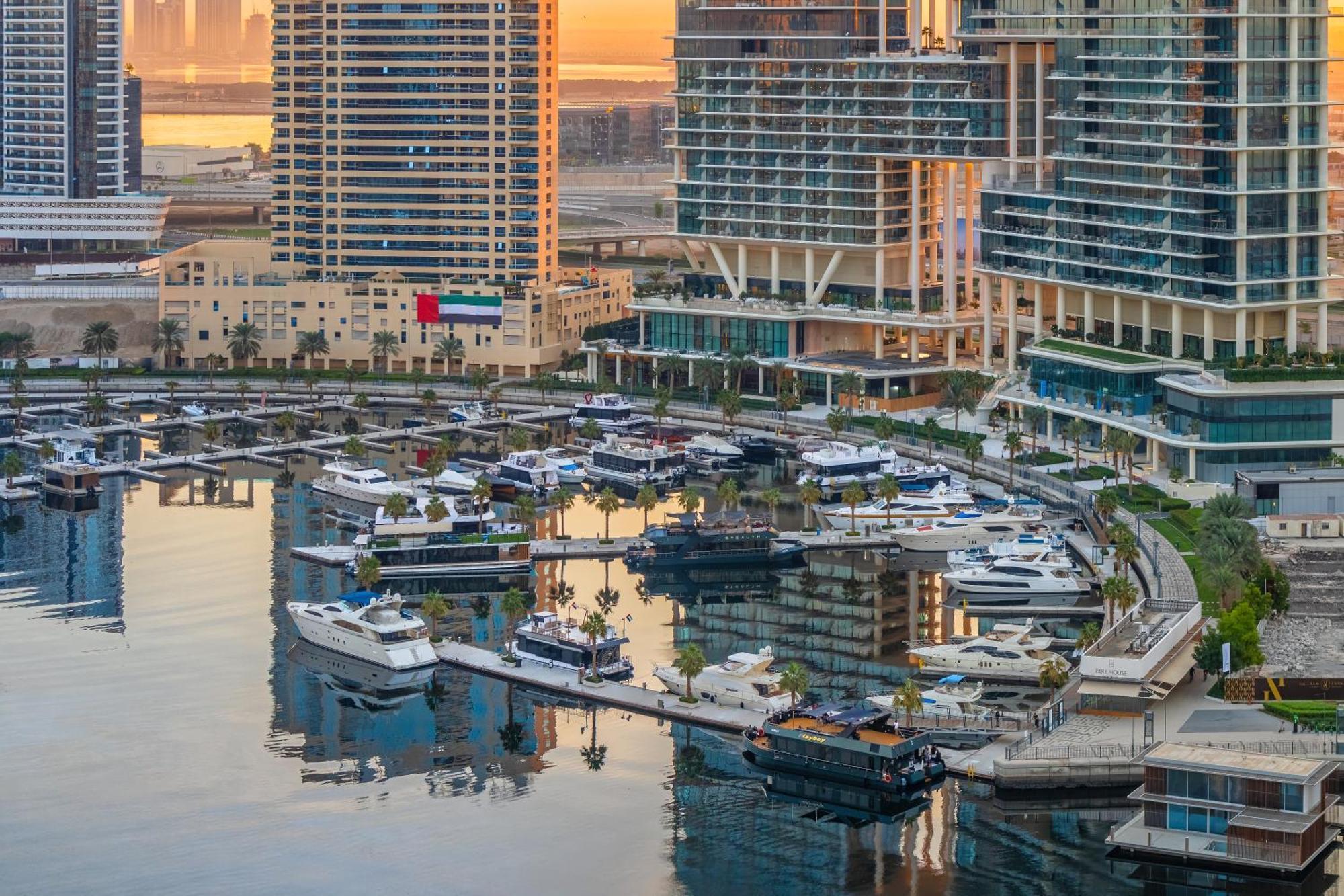 Apartment Stylish With Yacht View Close To Mall